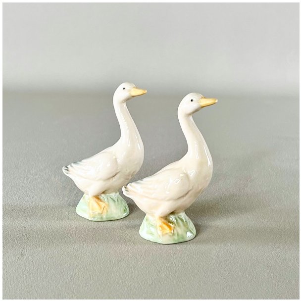 Sm gsefigurer i porceln