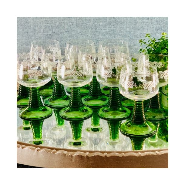 Rmerglas - stvet grn fod med ranker 