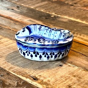 Kaviarkrukke med fisk p lget