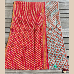 Vintage sari quilt (140x200) - rd/orange/gylden og en lille fisk