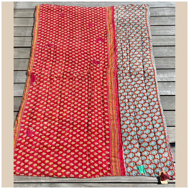 Vintage sari quilt (140x200) - rd/orange/gylden og en lille fisk