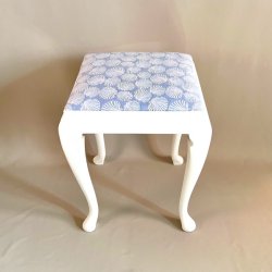 Skammel med muslingestof - SOLGT