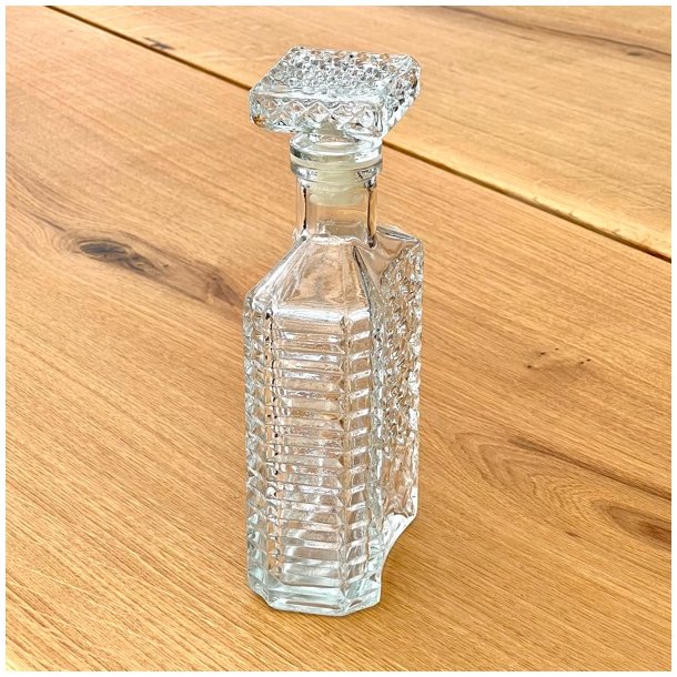 Karaffel - vintage, firkantet og flad 