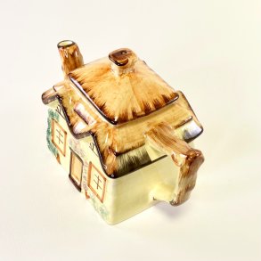 Tekande - Keele Street Pottery, English Cottage 