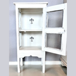 Lille vitrineskab p ben - SOLGT