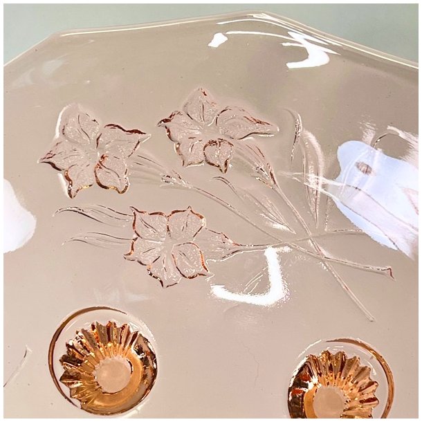 Glasskl - lyserd m/blomster og p fdder